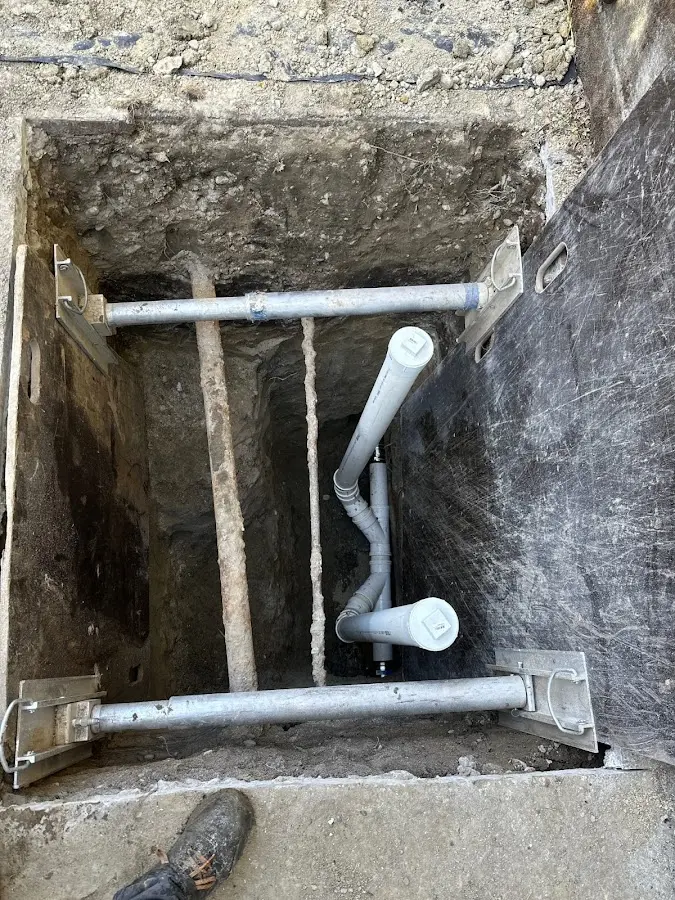 Experienced plumber completing Drain Cleaning work in Englewood